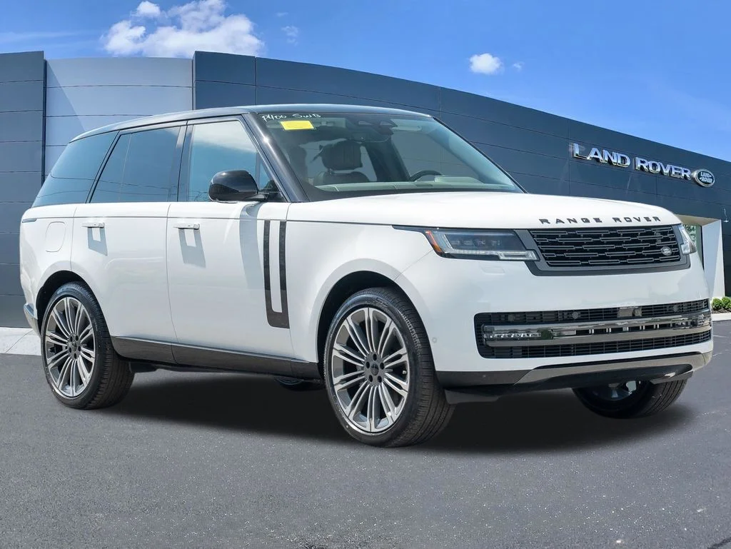 New 2026 Fuji White Land Rover SE image 3