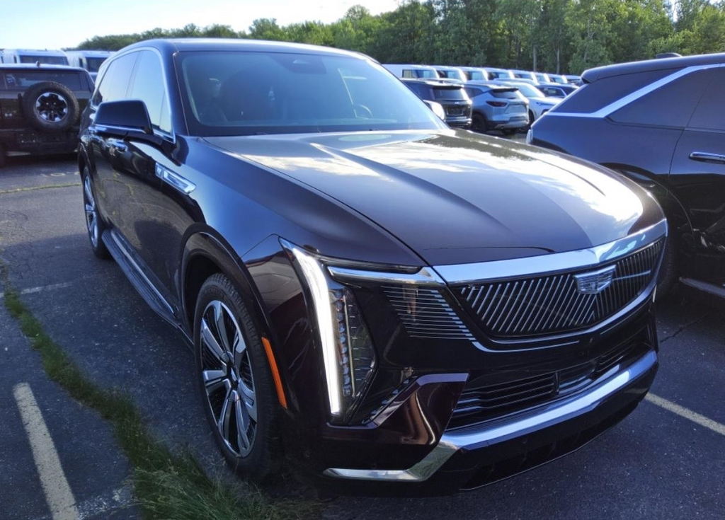 Used 2025 Red Cadillac Luxury 2 image 9
