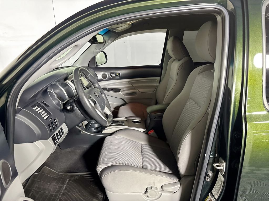 Used 2013 Green Toyota Base image 11