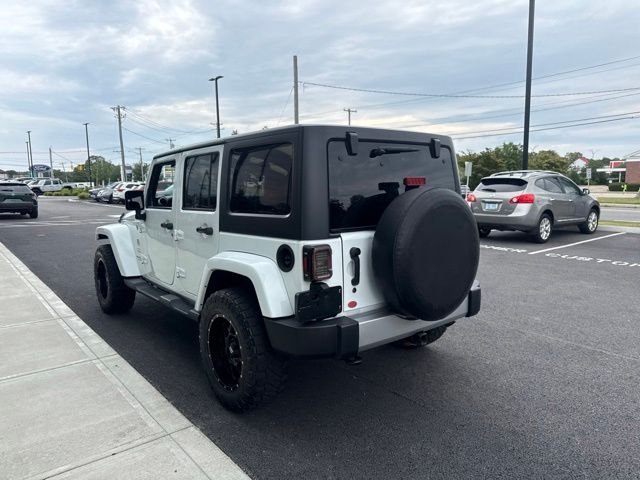 Used 2017 White Jeep Unlimited Sahara image 5