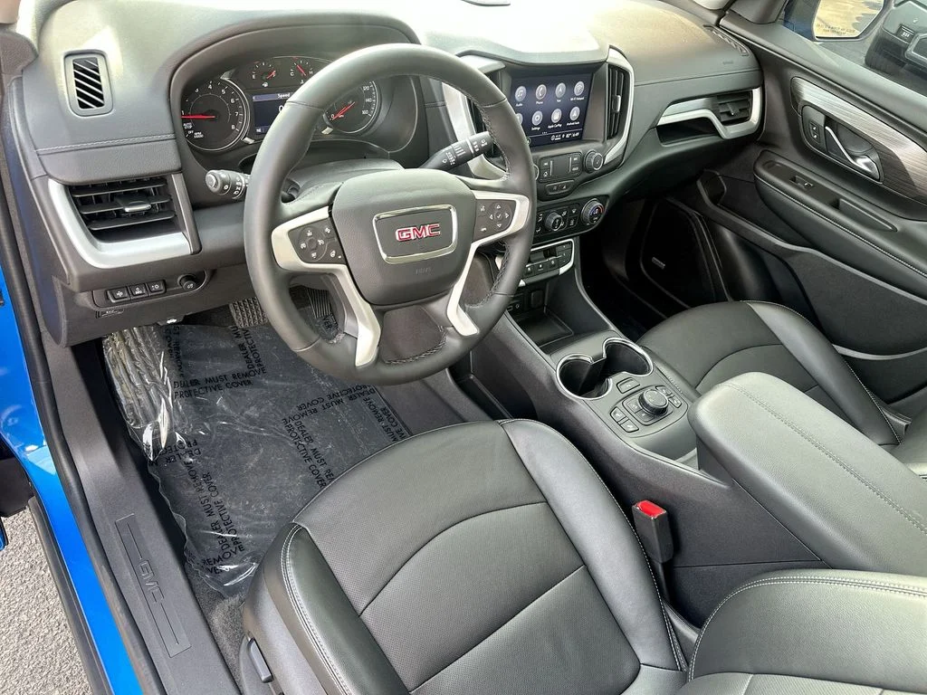 Used 2024  GMC SLT image 3