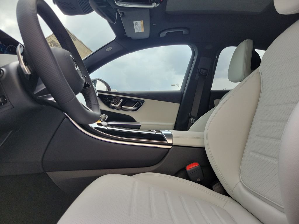 New 2027 MANUFAKTUR Patagonia Red Metallic Mercedes-Benz GLC 300 image 20
