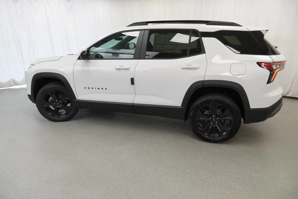 New 2027 Summit White Chevrolet LT image 37