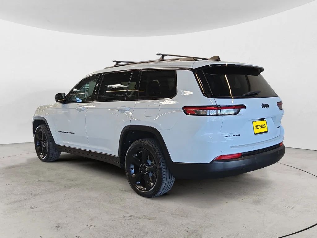 Used 2022 White Jeep Limited image 11