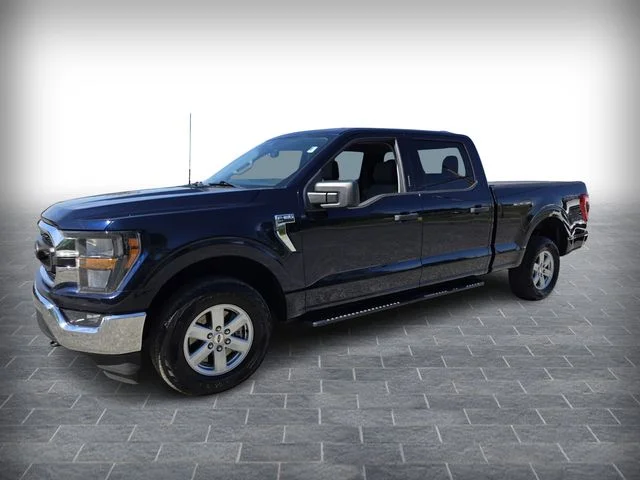 Used 2023 Blue Ford XLT image 3