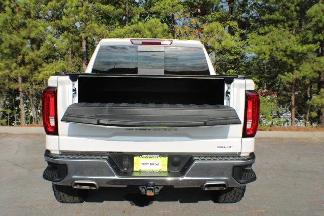 Used 2022 White Frost Tricoat GMC SLT image 17