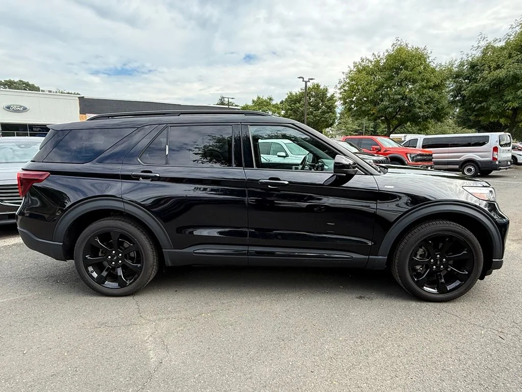 Certified Used 2023 Agate Black Metallic Ford ST-Line image 5