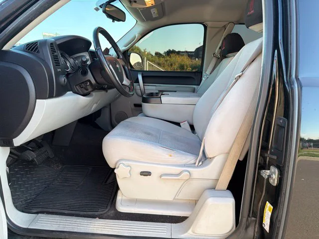 Used 2010 Black Chevrolet LT image 9