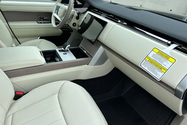 New 2026 Santorini Black Land Rover SE image 14