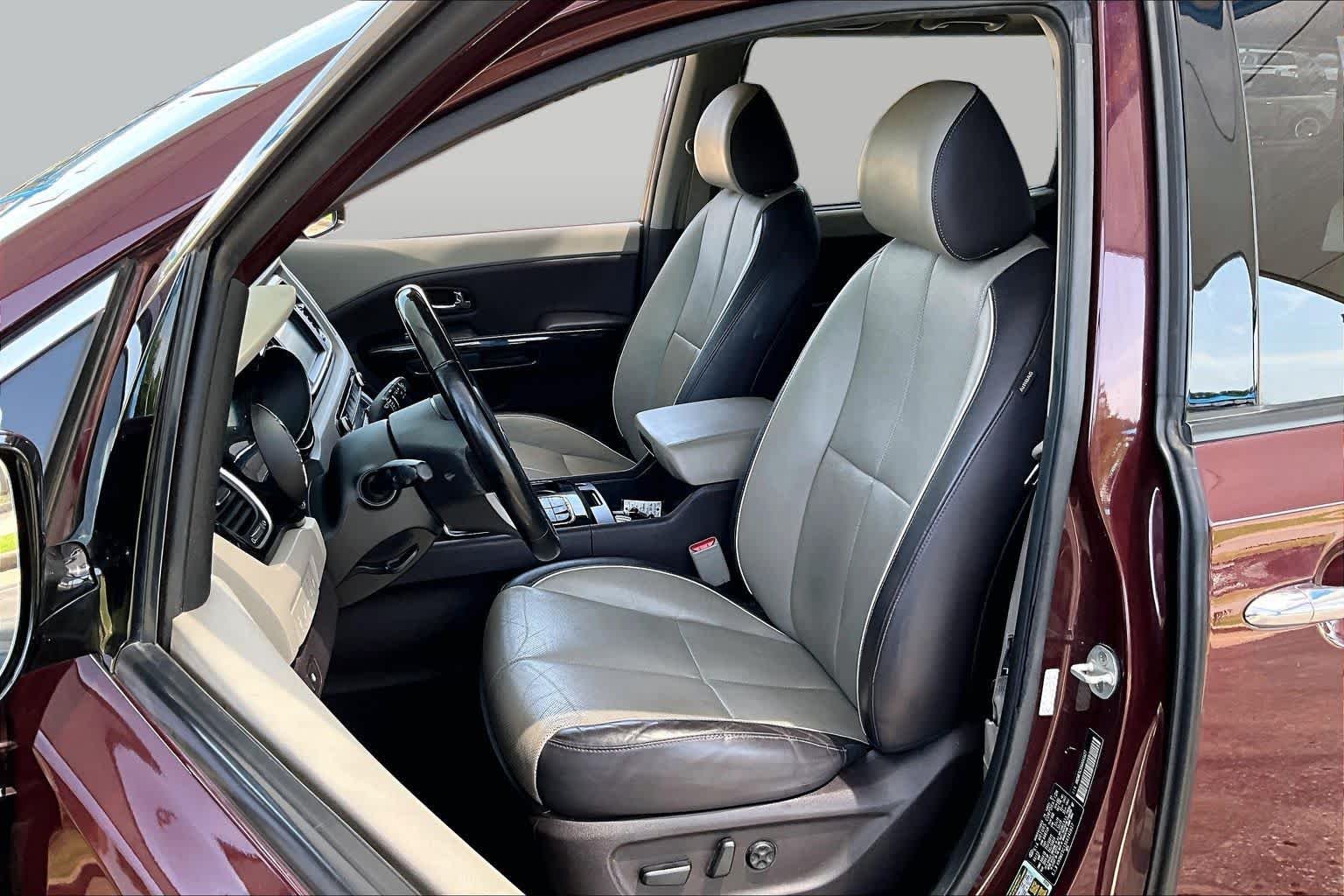 Pre-Owned 2016 Kia Sedona SX-L