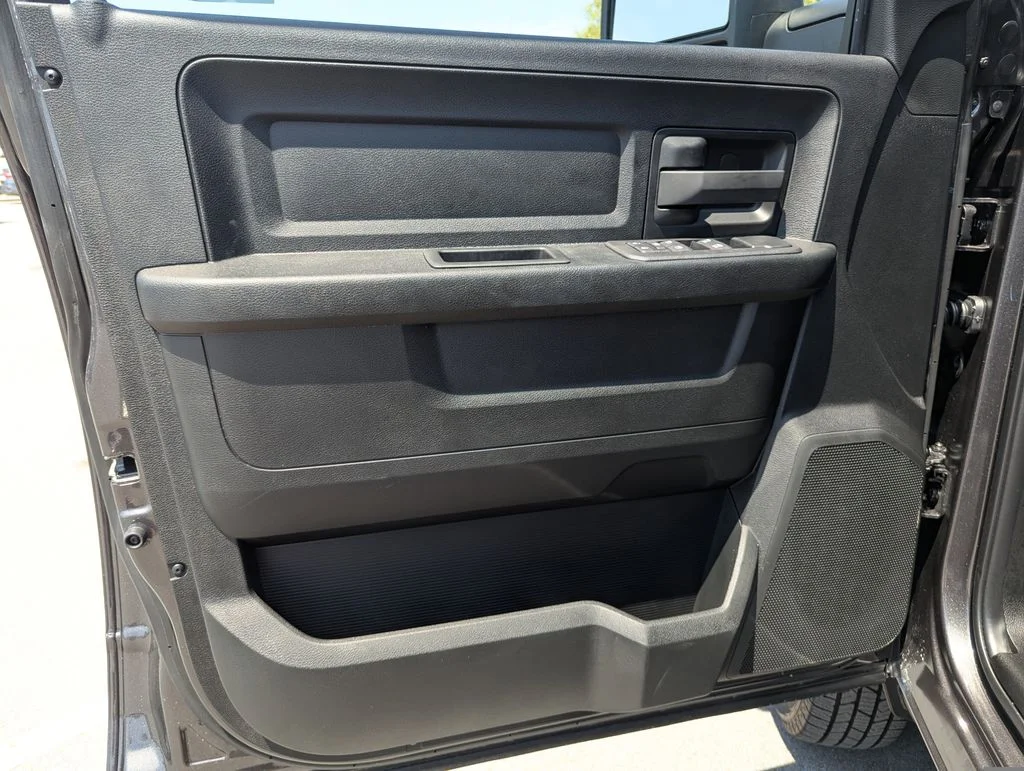 2025 RAM 3500 Tradesman - Photo 17