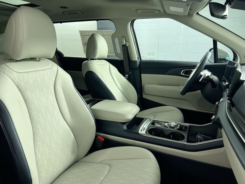 New 2026 Ceramic Silver Kia SX image 32