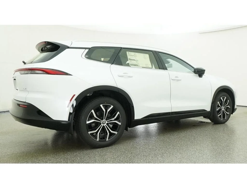 New 2026 Oxygen White Toyota XLE image 25
