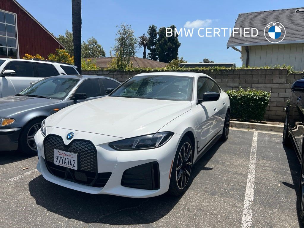 Used 2025 Alpine White BMW xDrive40 image 1