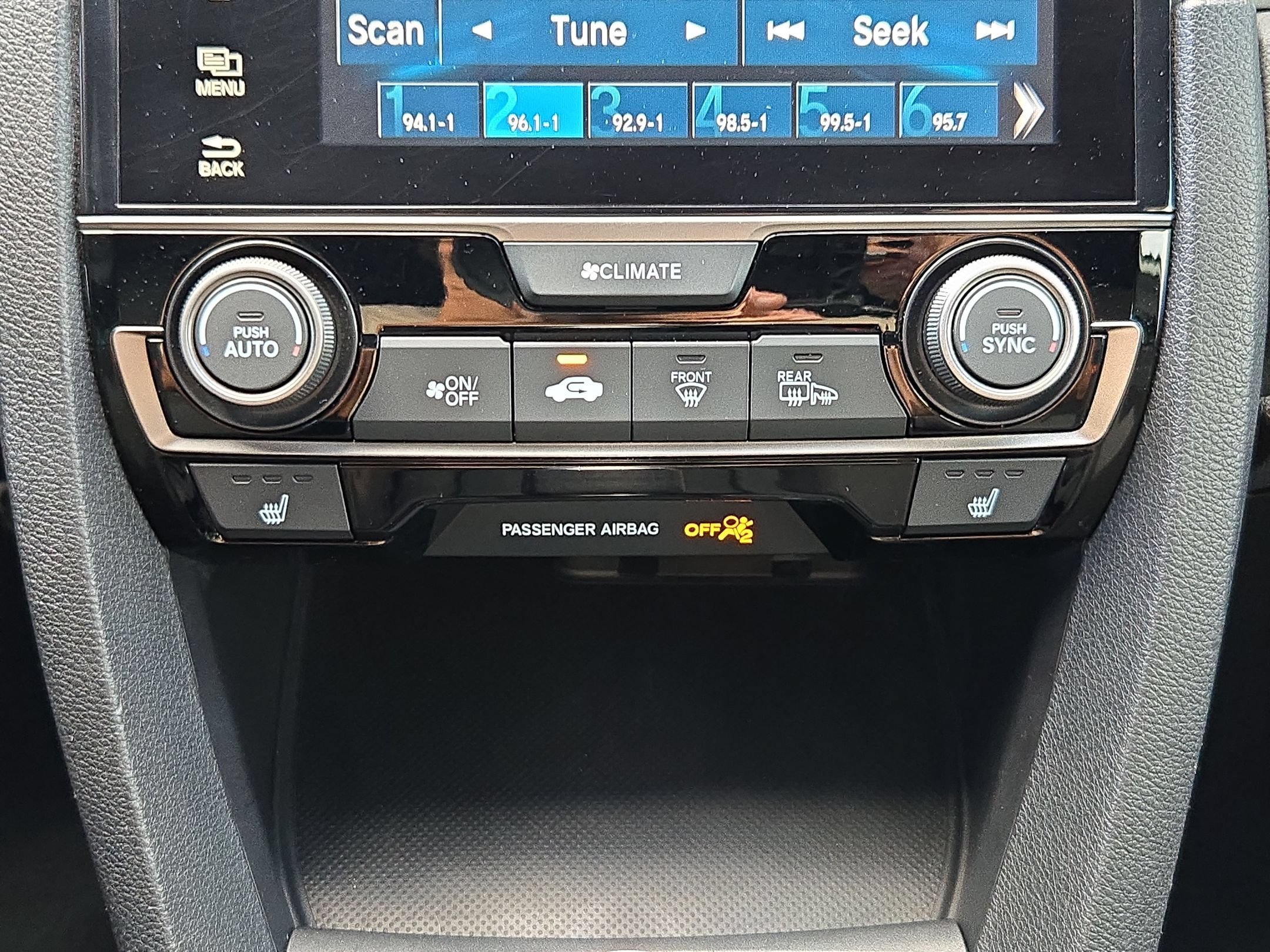 Used 2018 White Honda  image 18