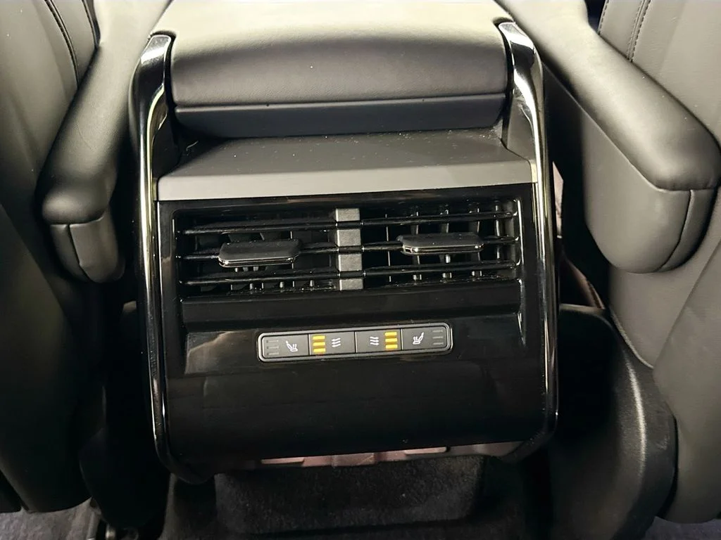 Used 2025 White Land Rover Dynamic SE image 26