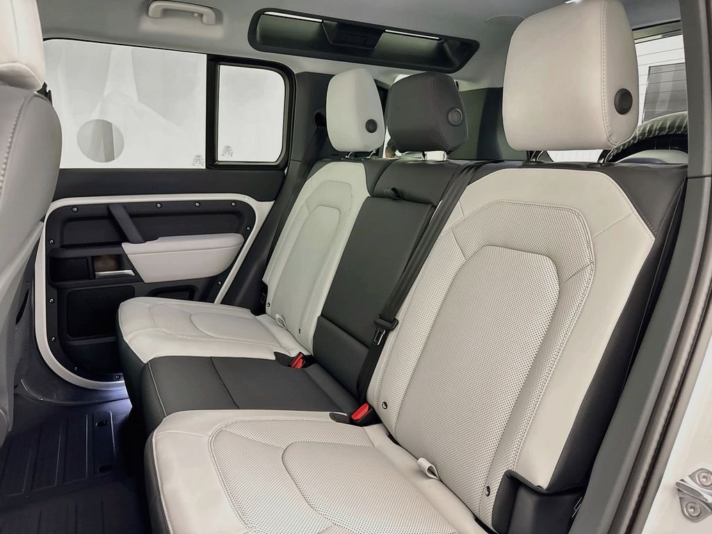 New 2026 Fuji White Land Rover X-Dynamic SE image 25
