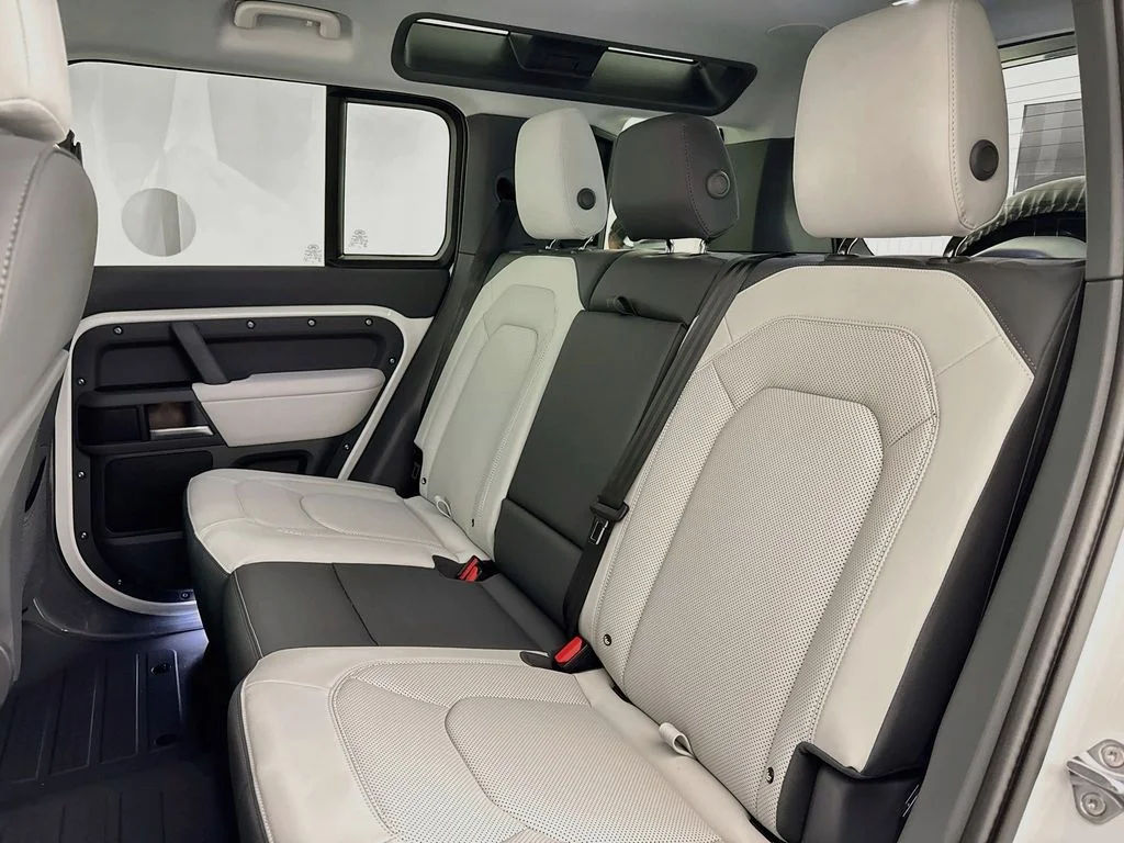 New 2026 Fuji White Land Rover X-Dynamic SE image 25