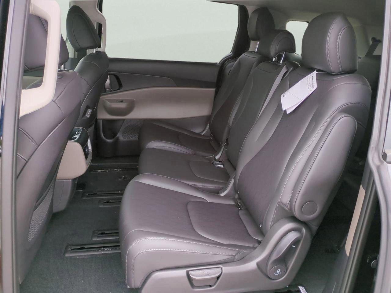 New 2026 Ceramic Silver Kia EX image 18