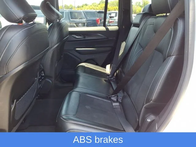 Used 2025 White Jeep Altitude image 22