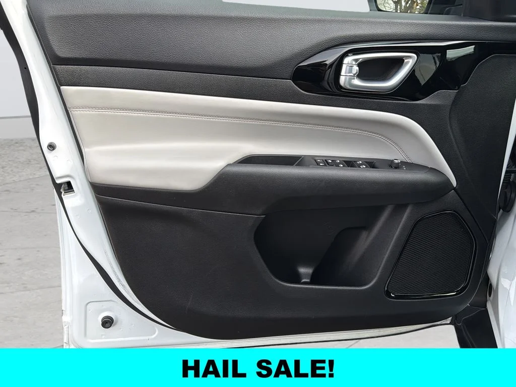 Used 2023 White Jeep Limited image 11