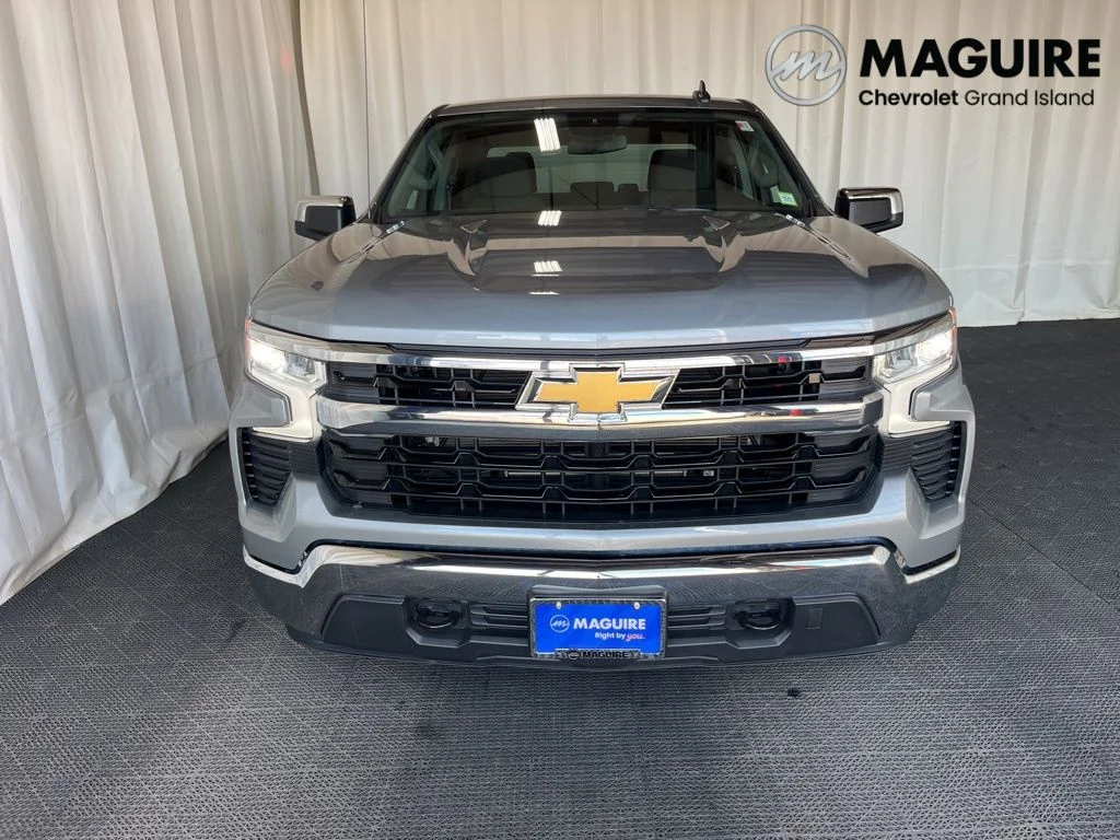 Used 2025 Gray Chevrolet LT image 28