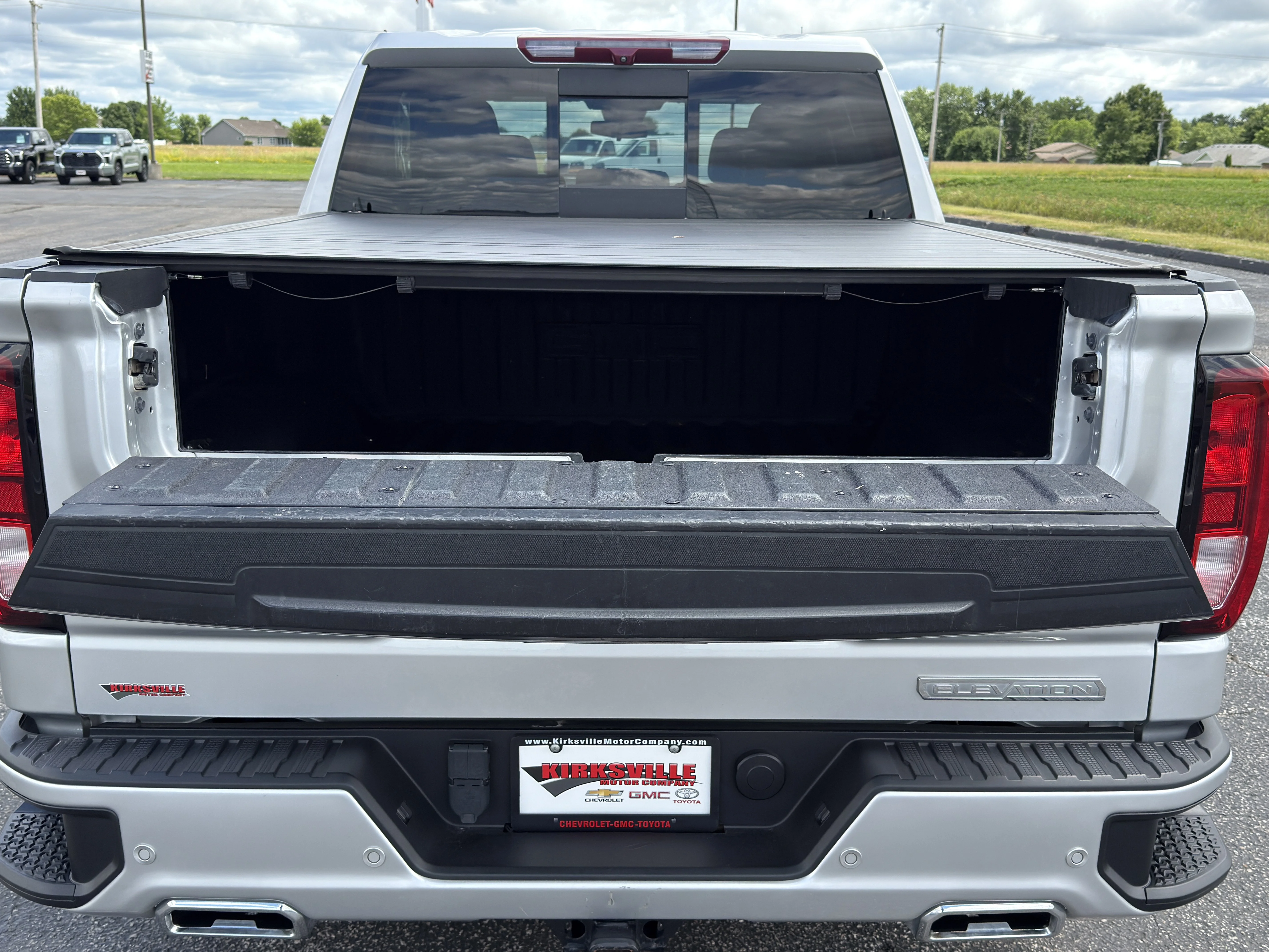 Certified Used 2022 Quicksilver Metallic GMC Elevation image 8