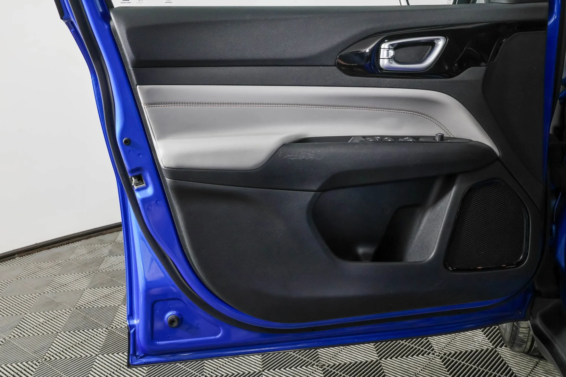 Used 2023 Blue Jeep Limited image 32
