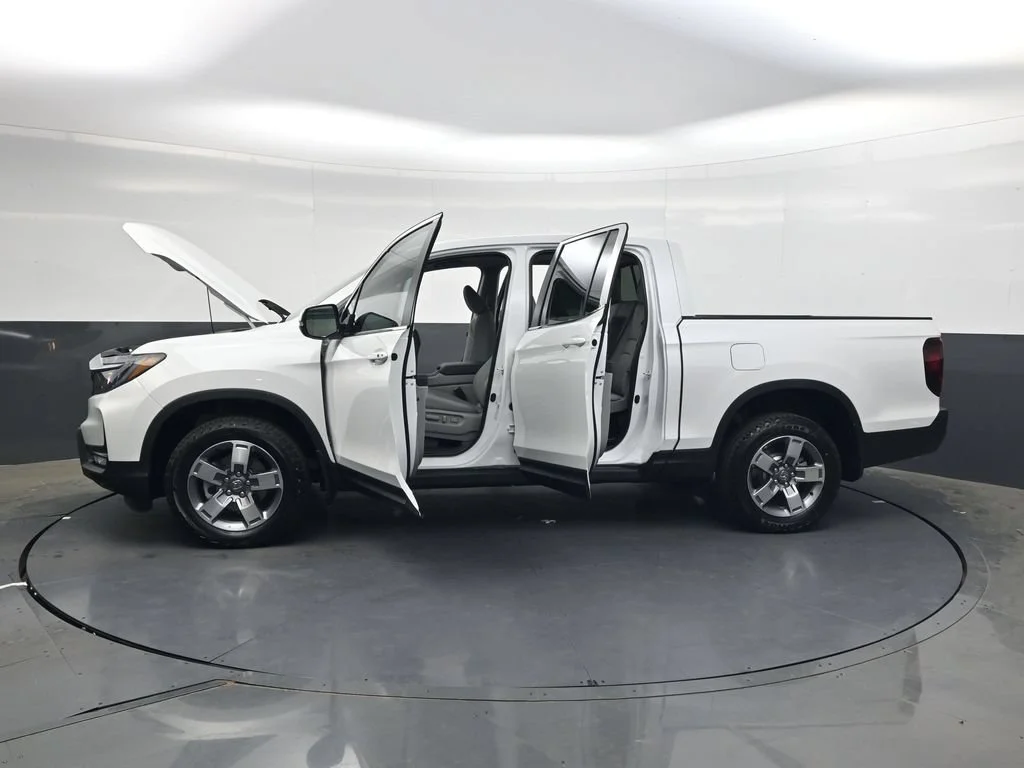 Certified Used 2026 Platinum White Pearl Honda RTL image 40