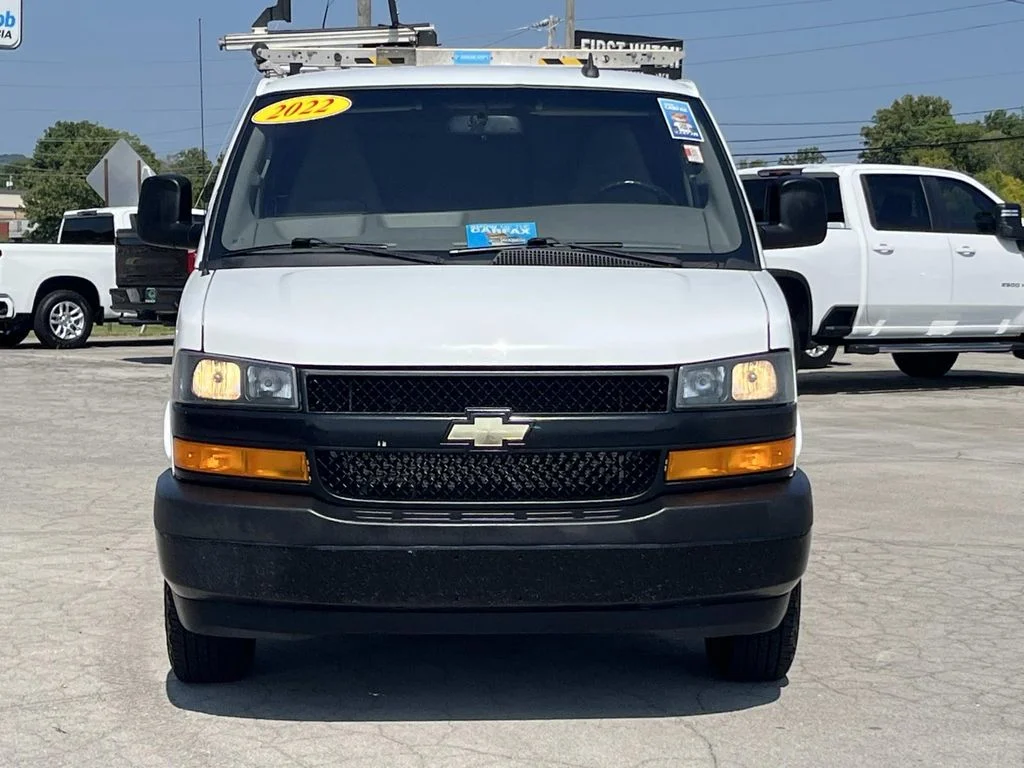 Used 2022 SUMMIT WHITE Chevrolet RWD 3500 Regular Wheelbase WT image 3
