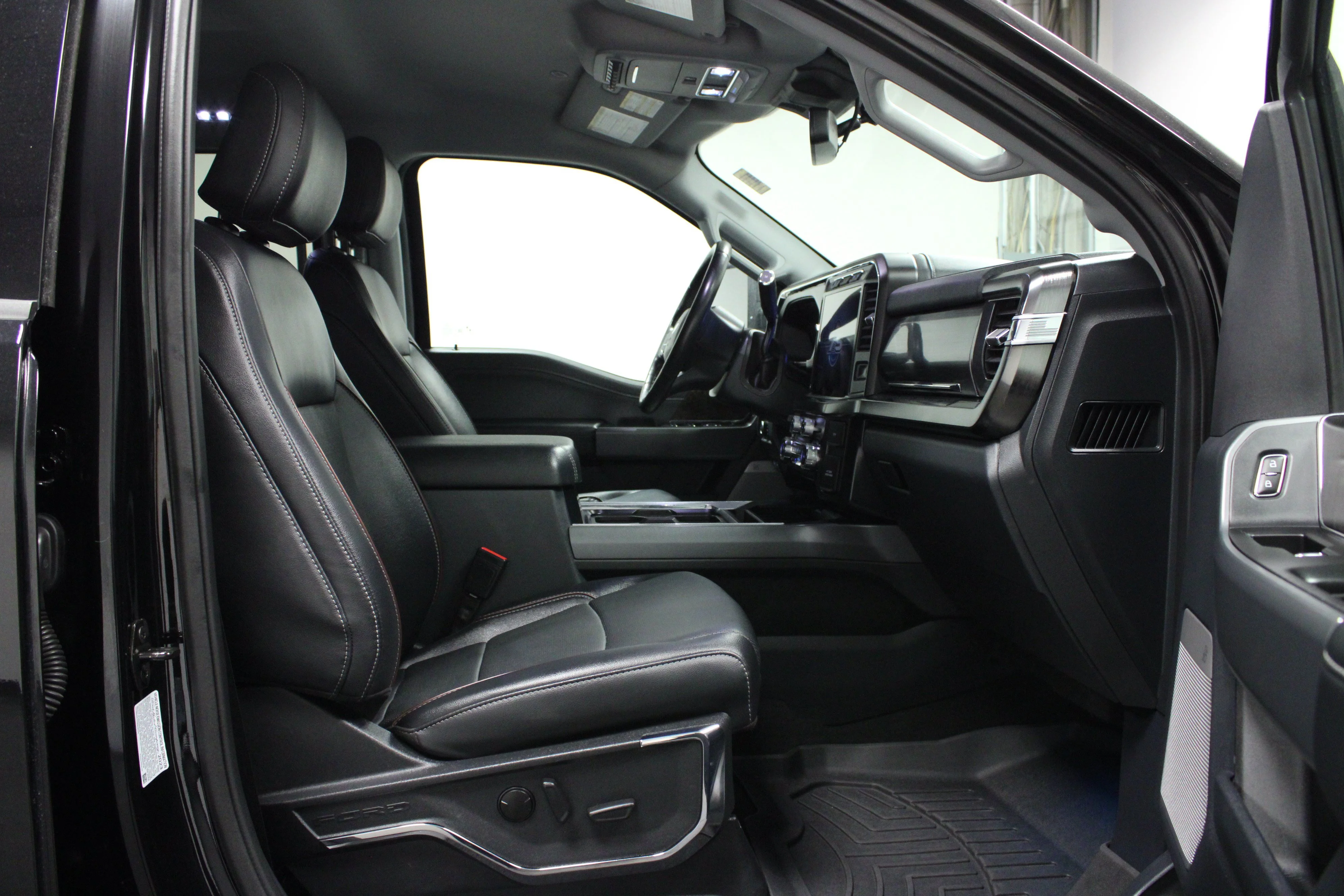 Used 2023 Agate Black Metallic Ford LARIAT image 16