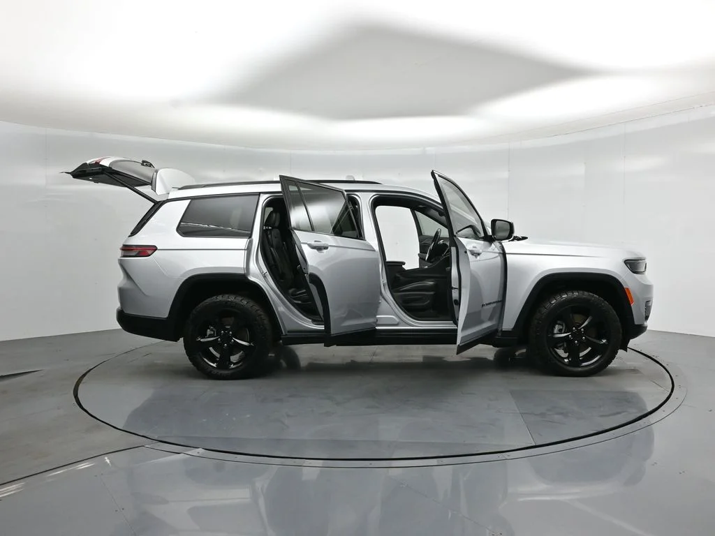 Certified Used 2021 Silver Jeep Altitude image 5