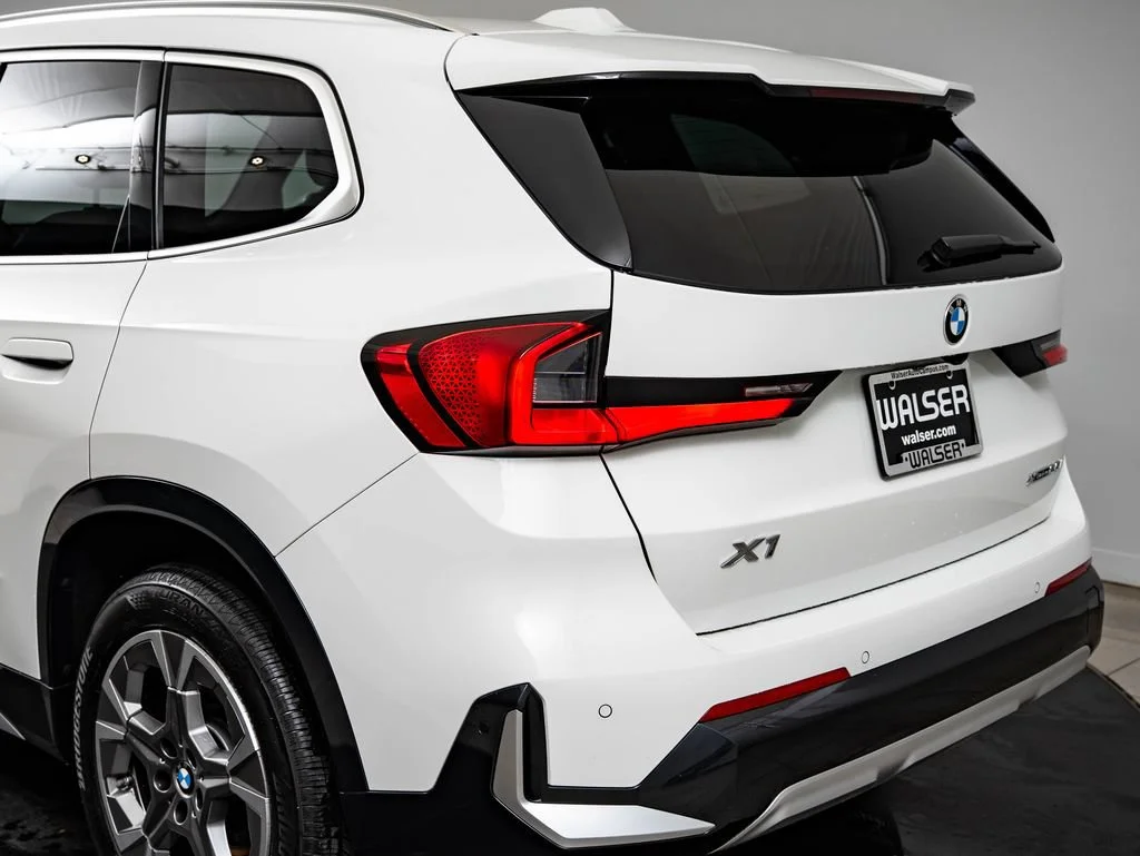 Used 2025 Alpine White BMW xDrive28i image 18