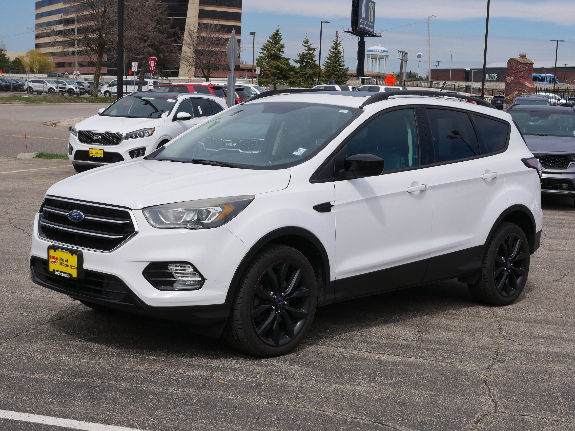 Used 2018 Ford Escape SE with VIN 1FMCU9GD3JUA60116 for sale in Bloomington, MN