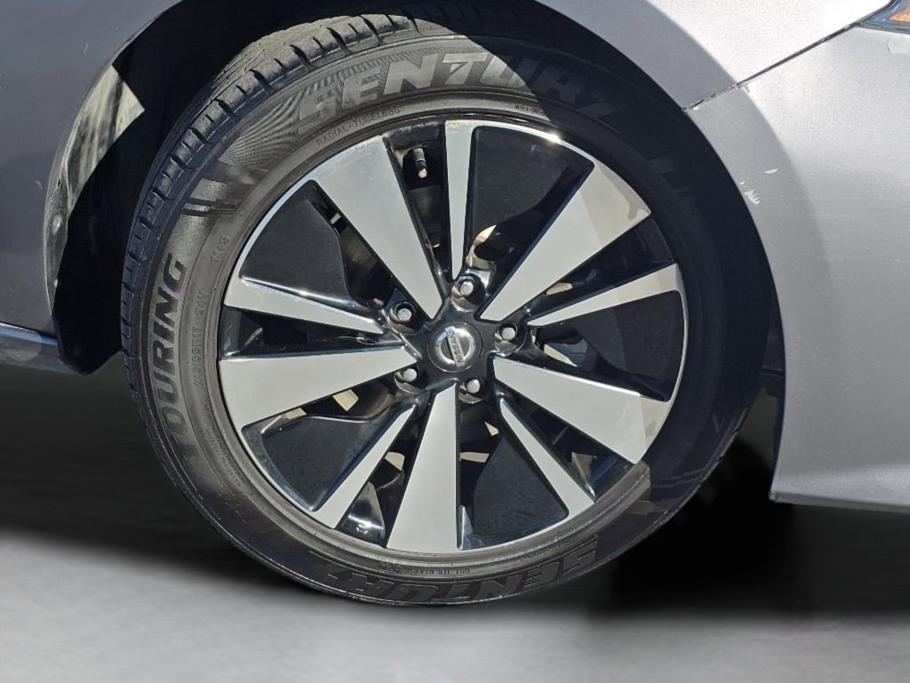 Used 2022 Gun Metallic Nissan 2.5 SV image 17
