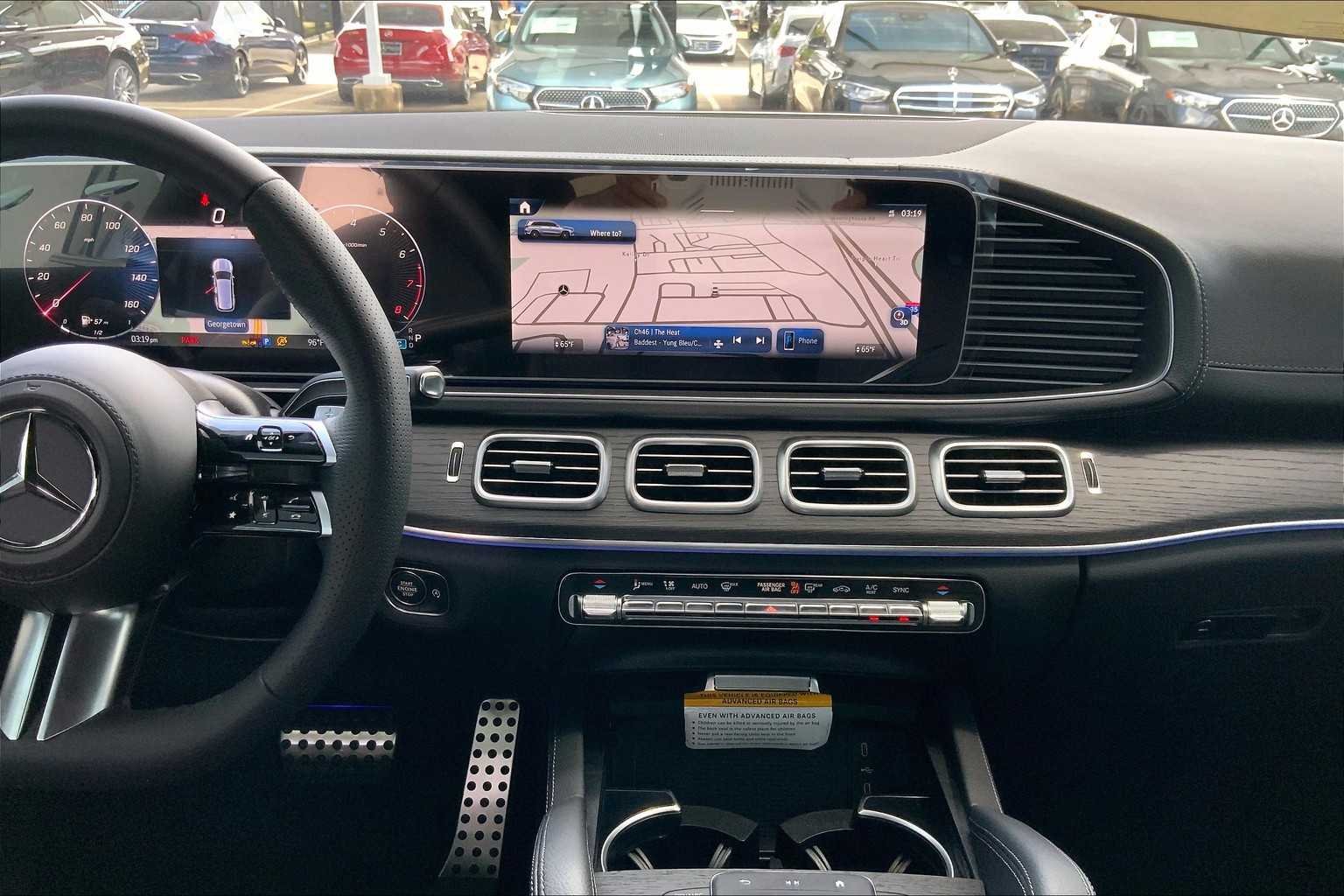 2025 Mercedes-Benz GLC Base - Photo 9