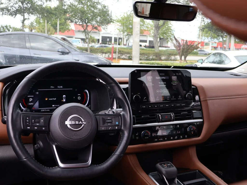 Used 2024 White Nissan Platinum image 31
