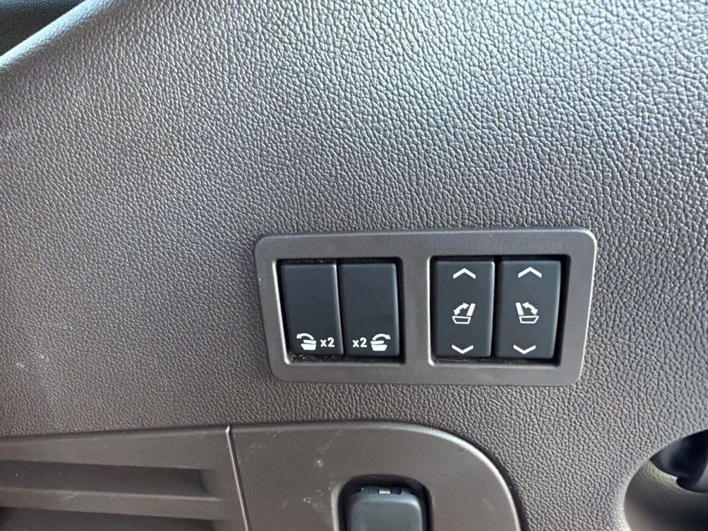 Used 2018 White Chevrolet Premier image 9