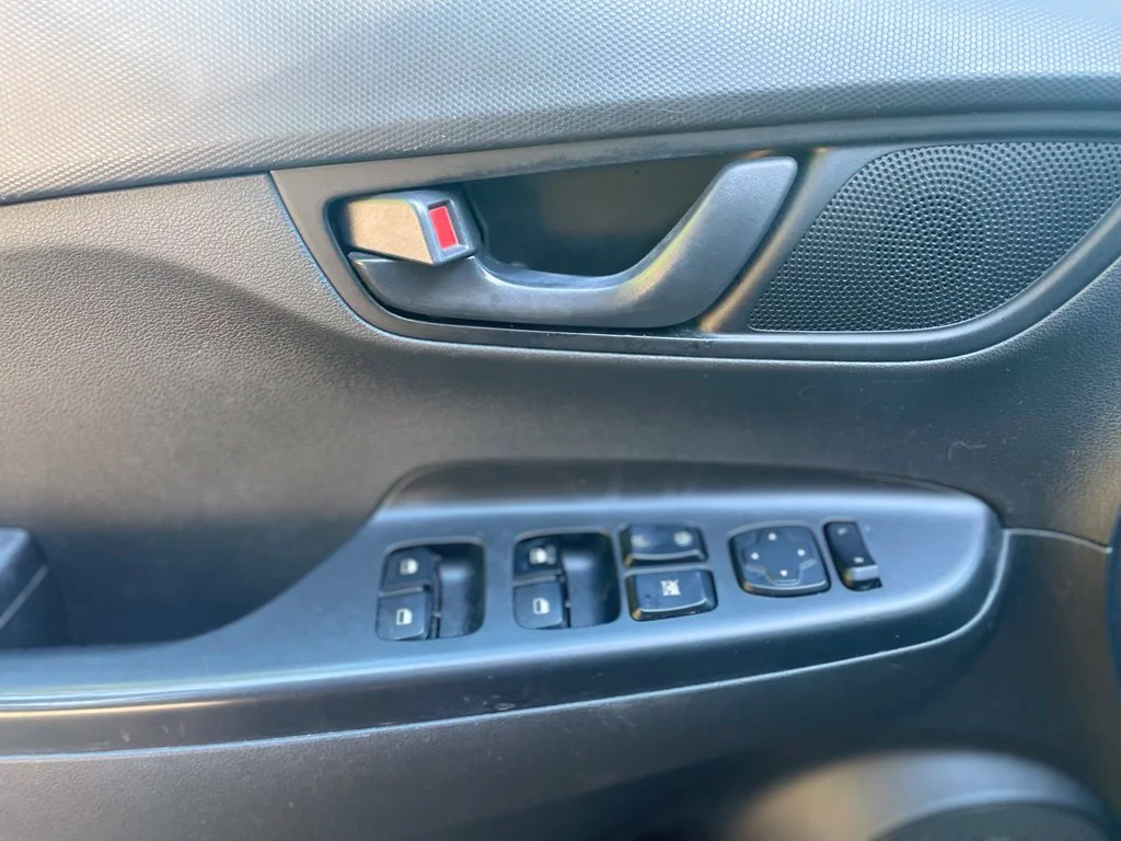 Used 2021 Thunder Gray Hyundai SE image 10
