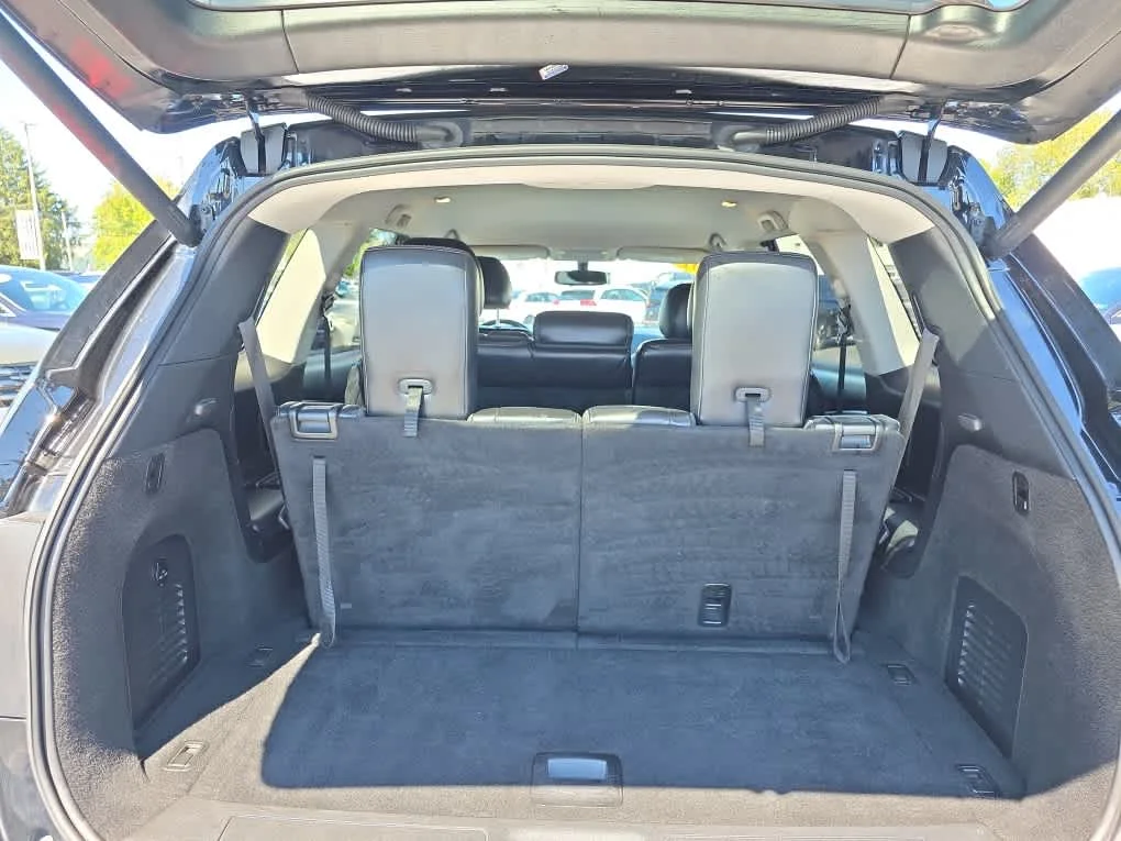 Used 2019 Magnetic Black Pearl Nissan SL image 9