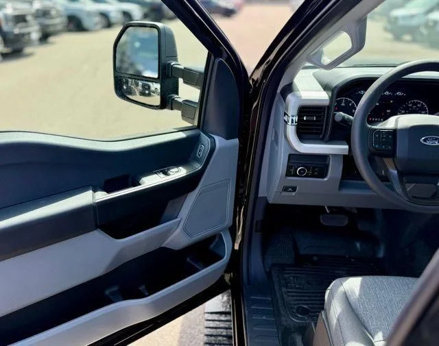 2025 Ford F-350 Super Duty Chassis Cab XL - Photo 12