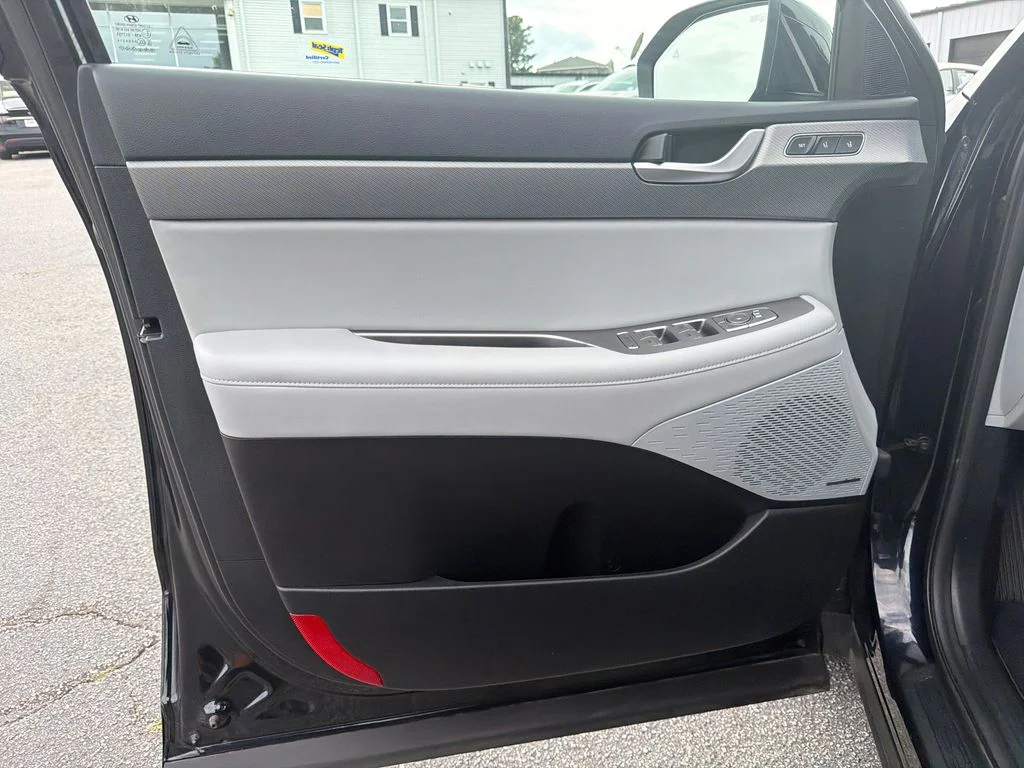 Used 2024 White Hyundai SEL image 10