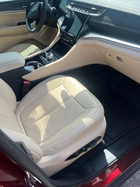Used 2023 Red Jeep Limited image 4