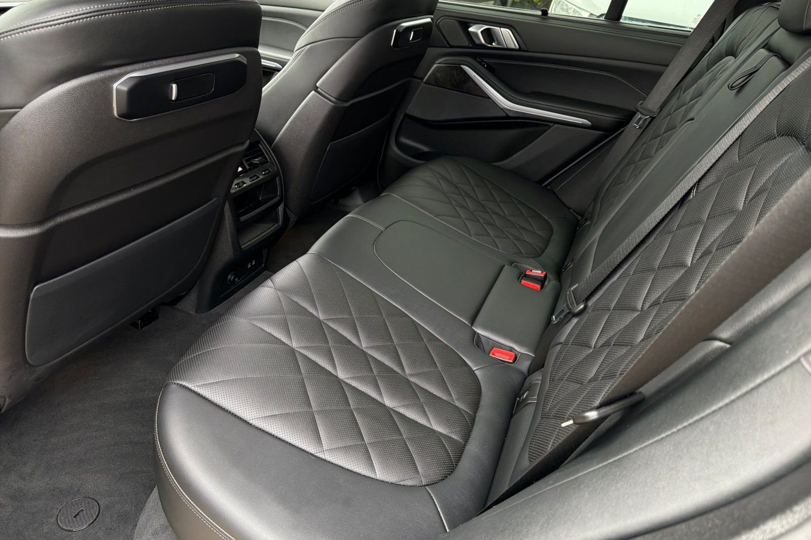 Used 2024 Gray BMW sDrive40i image 12