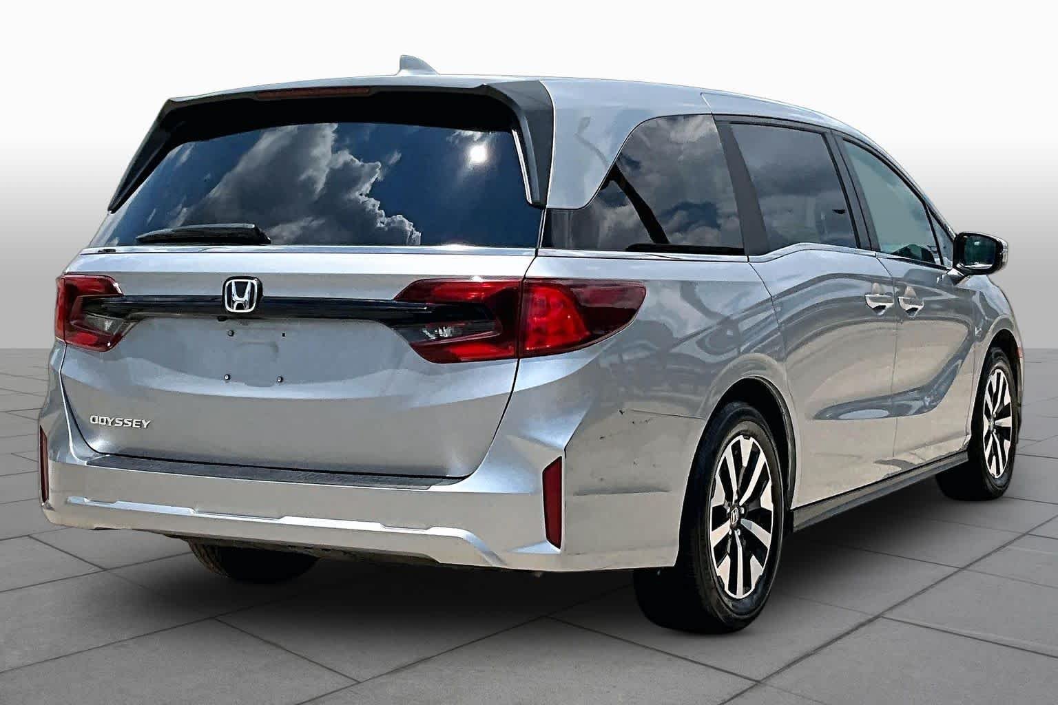 Certified Used 2025 Modern Steel Metallic Honda EX-L image 12