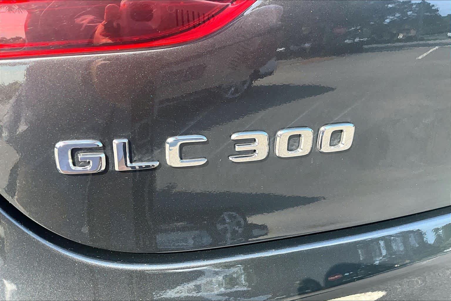 Used 2020 Graphite Grey Metallic Mercedes-Benz GLC 300 image 31