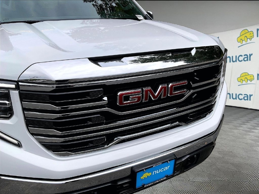 Used 2023 White GMC SLT image 31