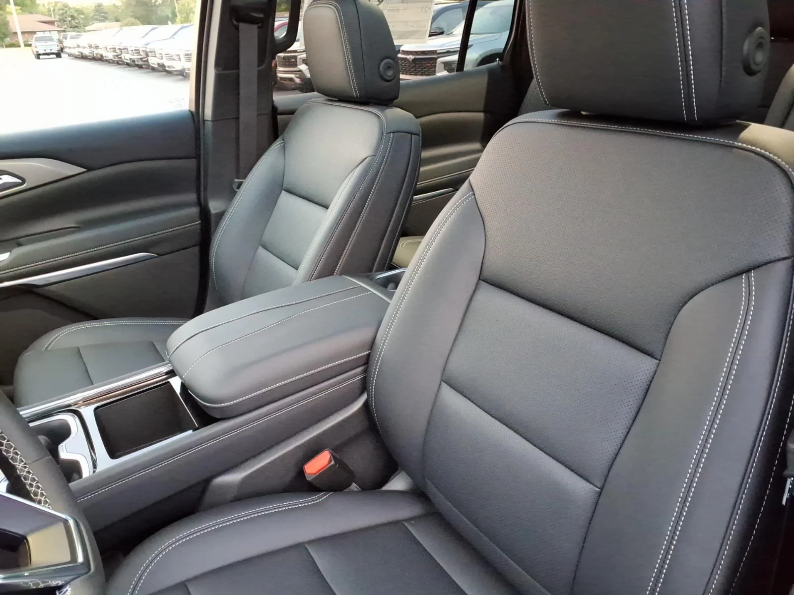 2027 Chevrolet Traverse LT - Photo 8