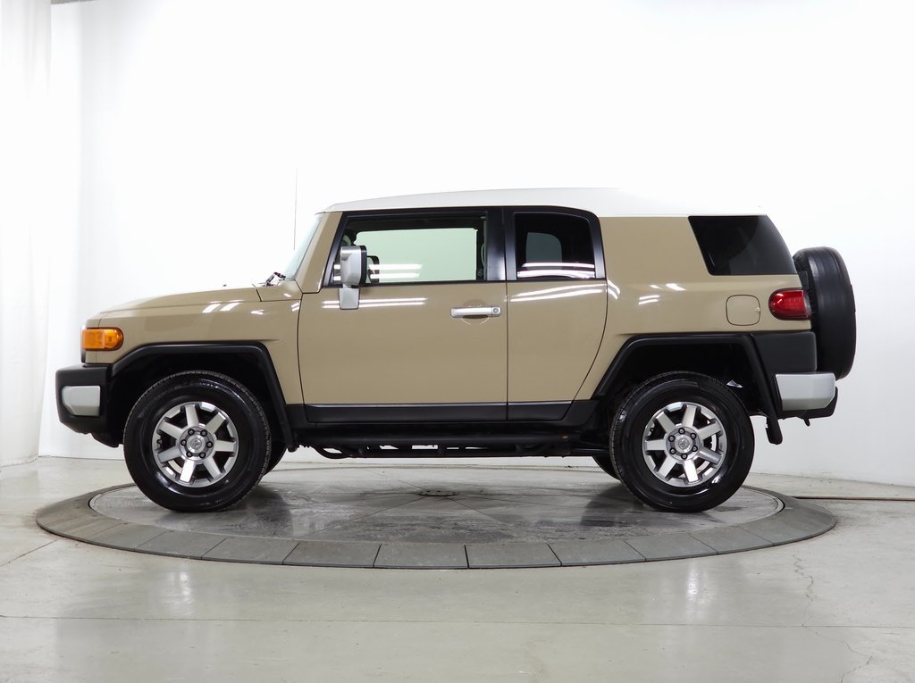 2014 TOYOTA FJ CRUISER - Image 1