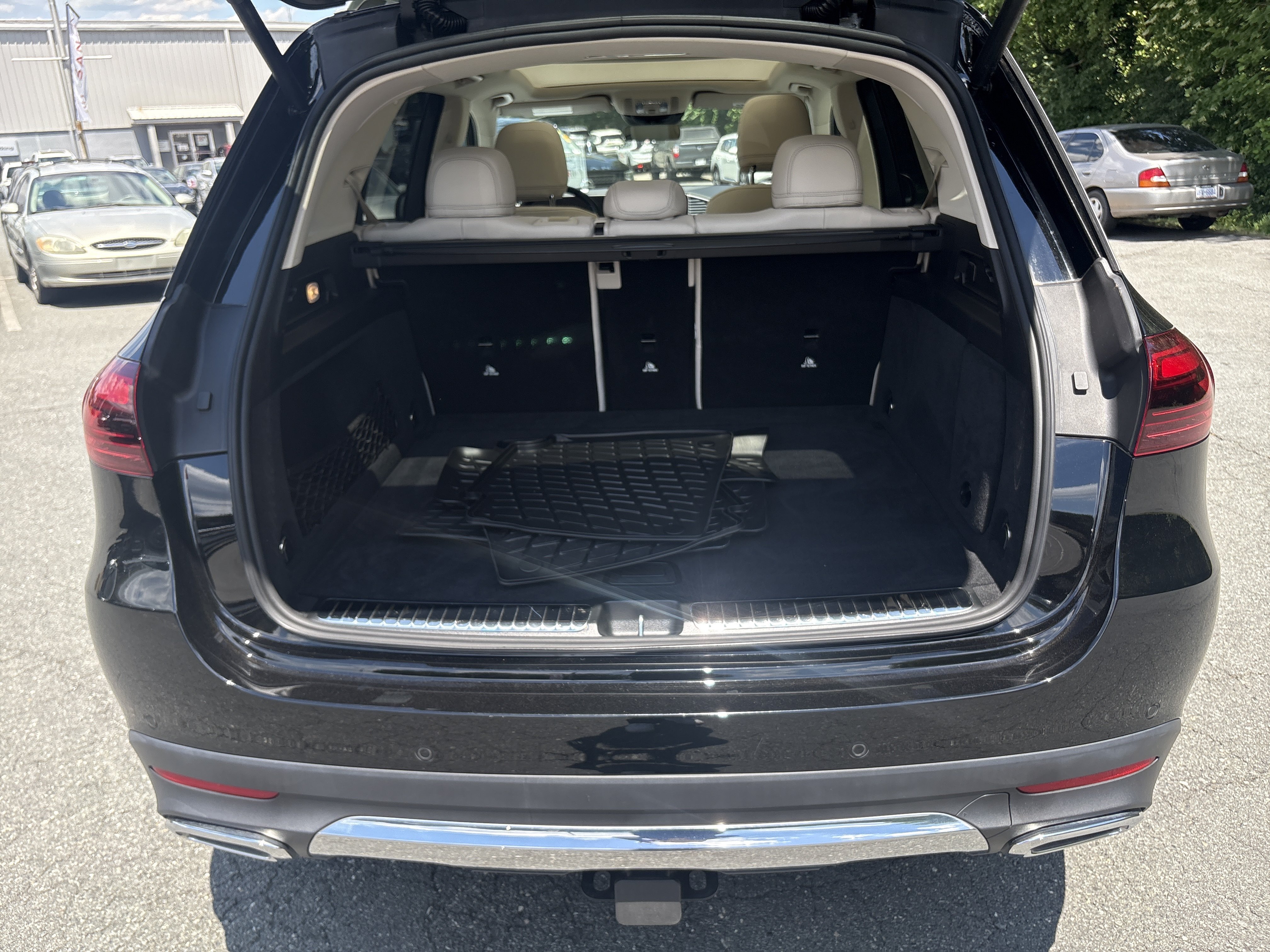 Used 2024 Black Mercedes-Benz GLE 450 image 23
